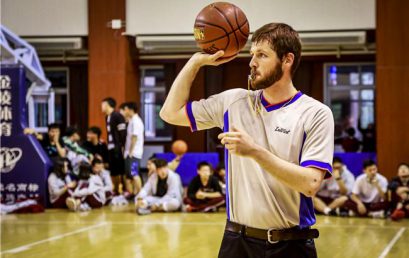 青春就该挥洒赛场 ——记王府学校V.S.鼎石学校初中部篮球友谊赛