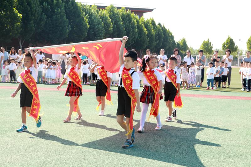 五星红旗从这里升起—北京王府幼儿园开学典礼