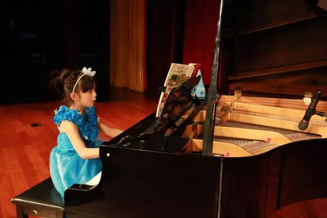 小学部举办第一届钢琴检测报告会