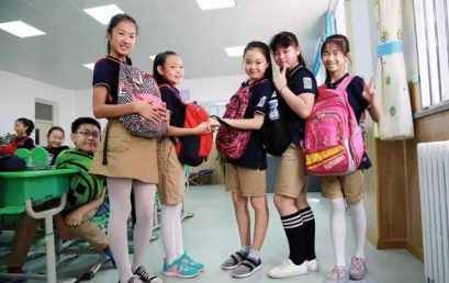 母亲节｜书包胸前背，别样体验母爱之重