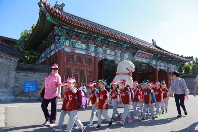 BRFLS Students Discover Ancient Chinese Culture in Han Feng Geng Du Yuan