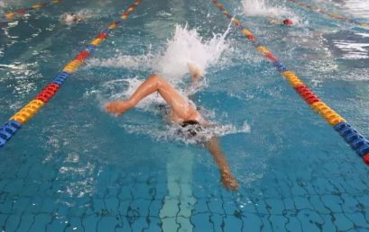 “泳”争第一——我校举办第三届教职员工游泳比赛