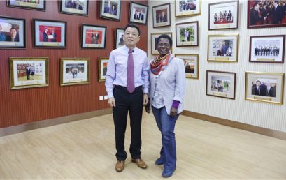 快讯| 南非科学艺术院院士访问王府学校