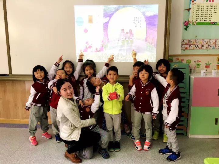 Blooming Flowers and a Full Moon – BRFLS Preschool Class Meeting to Celebrate the Mid-autumn Festival