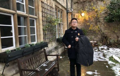 在大雪纷飞的英格兰，王府学子敲开牛津大学的门 | 老师眼中的王金皓