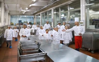 “巡视员”探秘王府阳光后厨