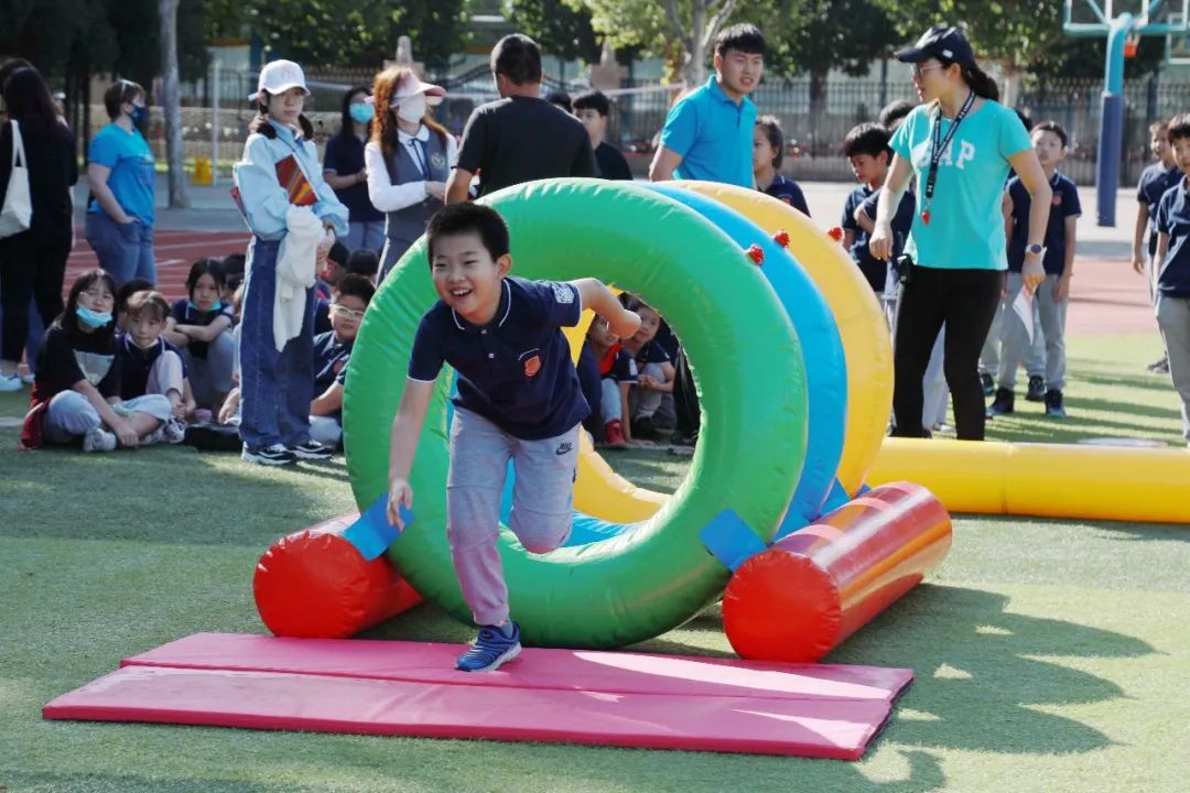 “逐梦·王府”小学部2021-2022学年第一学期秋季趣味运动会