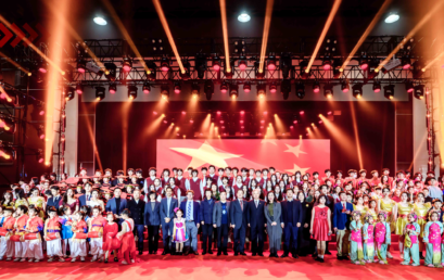 为你荣耀，一起向未来！